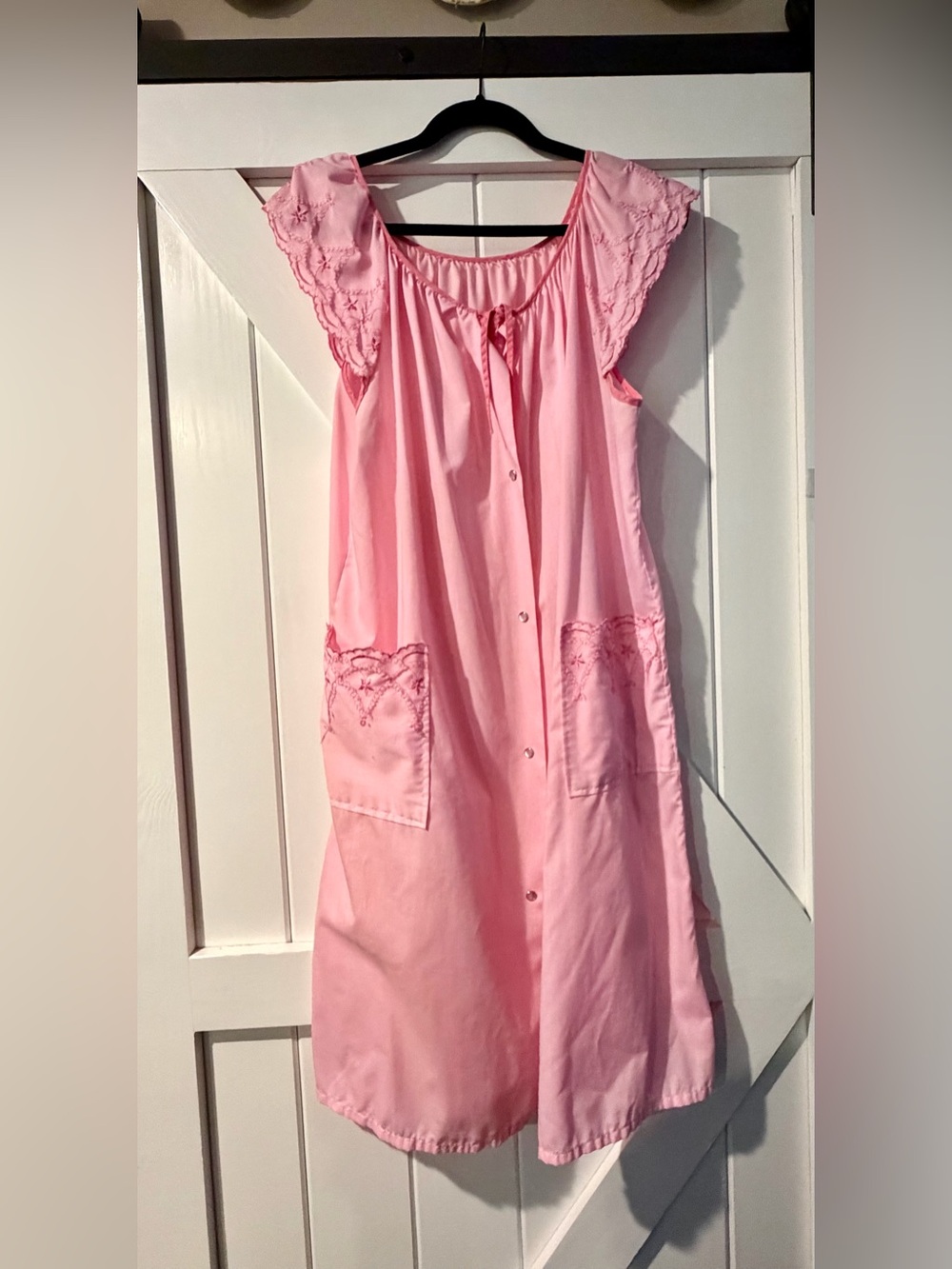 Vintage Pink Embroidered House Dress Duster Grannycore Cottagecore Robe